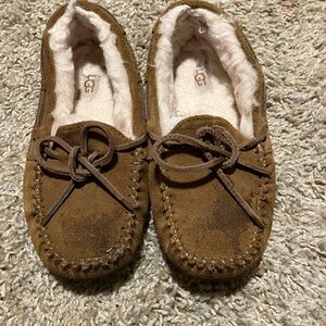UGG Kids Dakota Chestnut Moccasin Shoes. Size 1